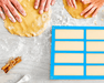Moule pour 8 barres tendres en silicone BLEU - Roxanne Cuisine