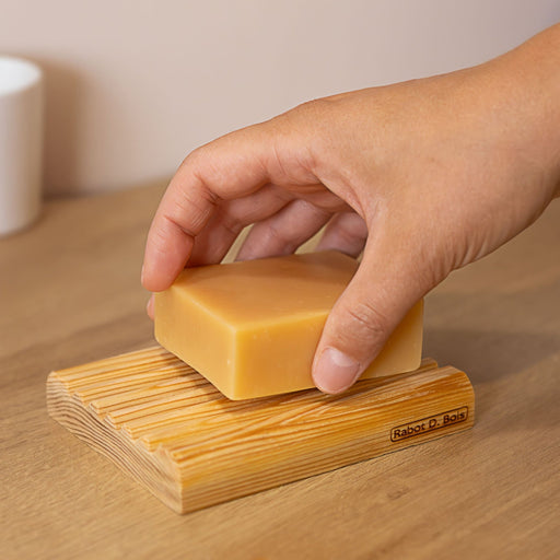 Porte - savon en bois le “D - Lavé” - Roxanne Cuisine