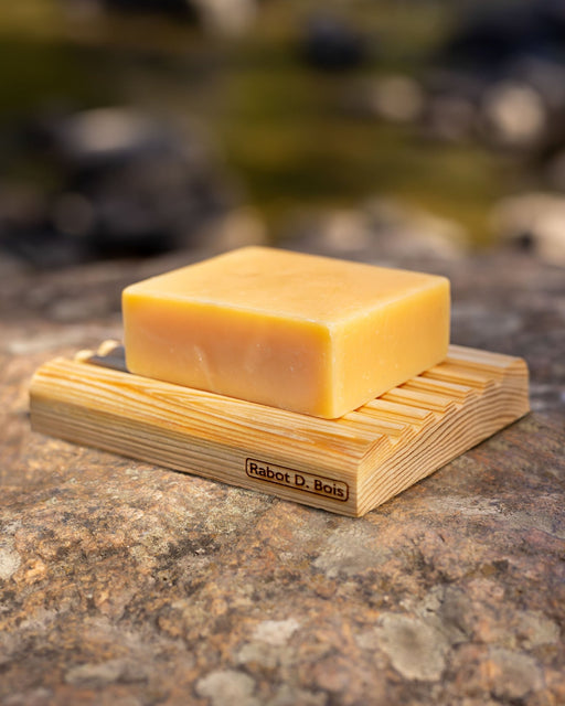 Porte - savon en bois le “D - Lavé” - Roxanne Cuisine