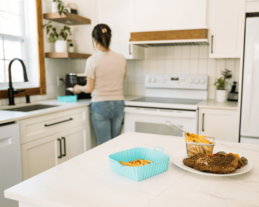 Récipient antiadhésif en silicone CARRÉ pour air fryer - Roxanne Cuisine